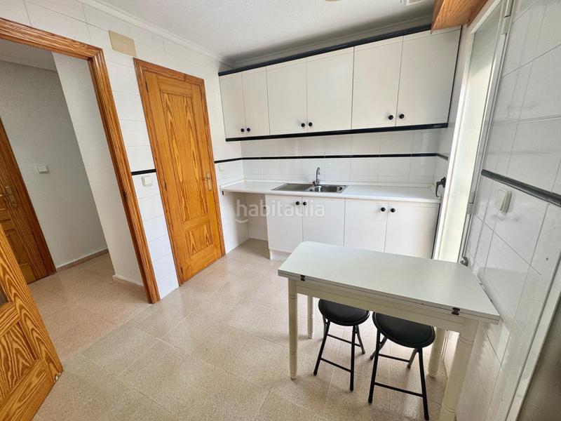 Foto b27e14d5-7b3d-4d8a-a875-3ba6fd401aed. Piso en carril iz desam 10 estupenda vivienda en los desamparados toda exterior, amueblada, con balcon para una mesa amplia... visitelo sin compromiso! en Orihuela