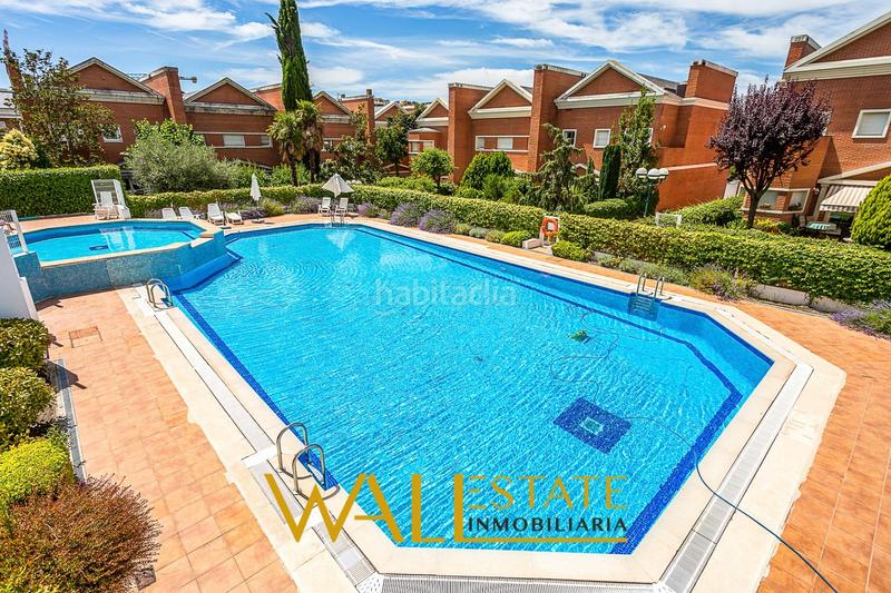Foto 114928f9-c866-4a80-b678-c4eafa5ca4bf. Casa adossada amb calefacció aparcament piscina a Madrid