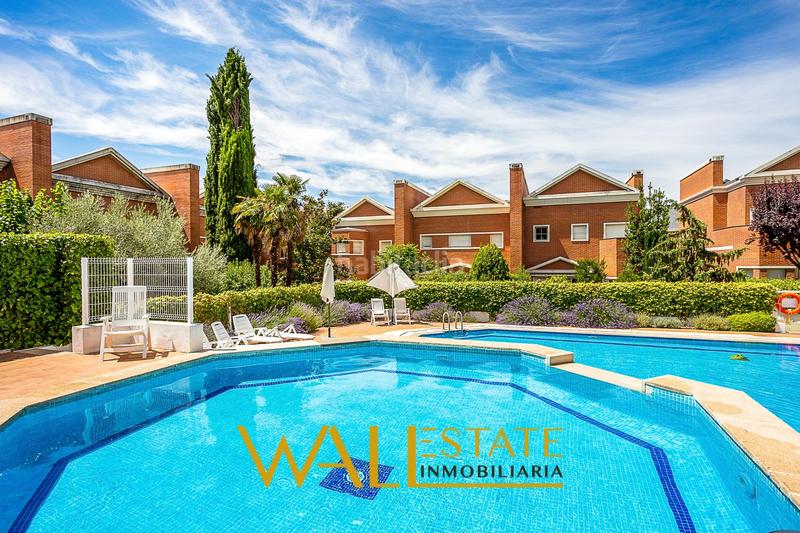 Foto 429a5412-a486-4e48-830d-a5f431f0dd00. Casa adossada amb calefacció aparcament piscina a Madrid