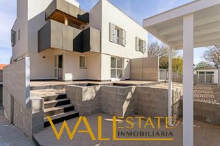Chalet in Arcos. Chalet de obra nueva en canillejas
