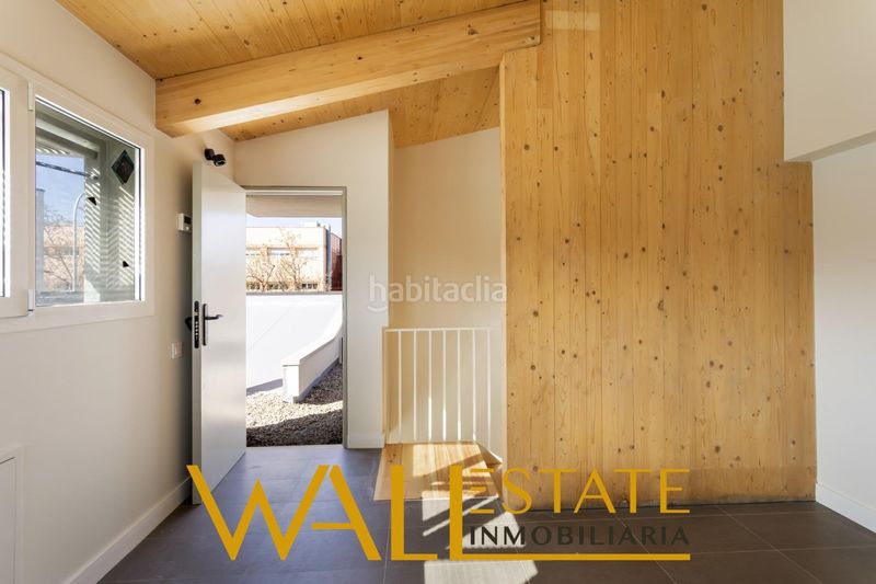 Foto 0c860e78-f130-4ebc-b6af-3c8940cbeff5. Casa adossada amb calefacció aparcament a Canillejas Madrid