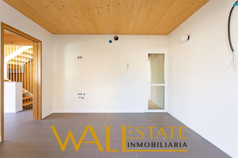 Foto 5098c2bb-33d8-4eaf-b2c4-f59a67df42b0. Casa adossada amb calefacció aparcament a Canillejas Madrid