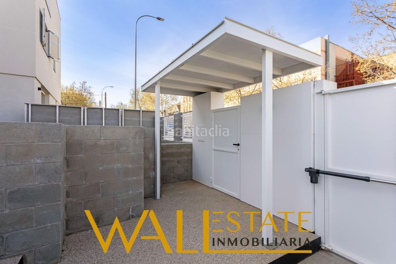 Foto b3912096-6c59-4a3c-8d71-3fd1182d3d2e. Casa adossada amb calefacció aparcament a Canillejas Madrid