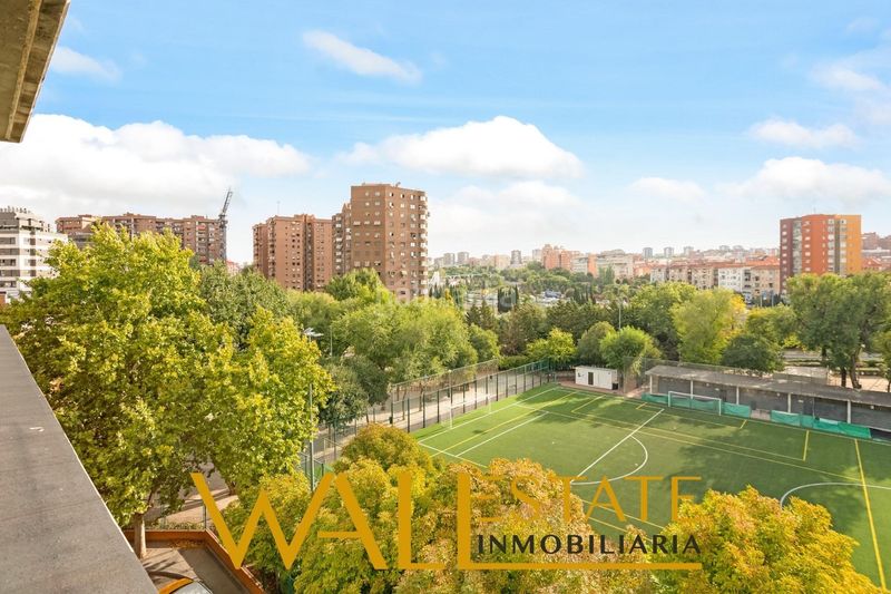Foto 7d8224cc-1f60-482d-b492-4e989d5224b6. Àtic amb aparcament piscina a Adelfas Madrid