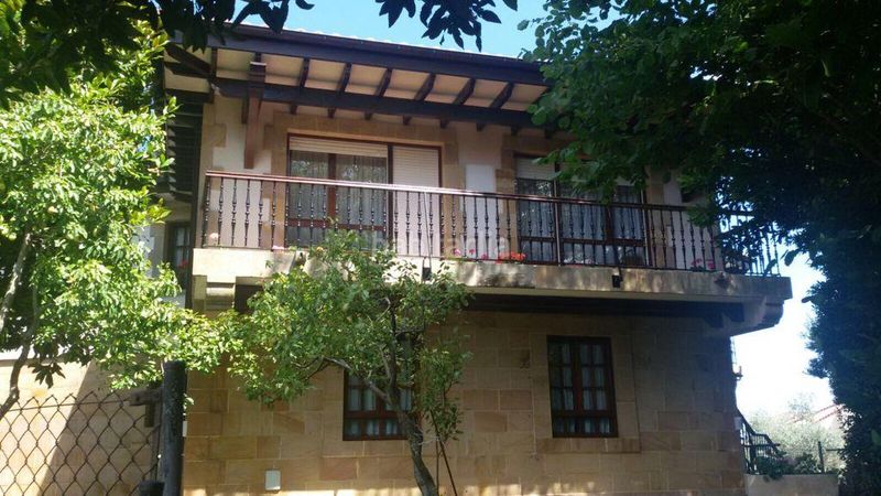 Foto 275e7be9-a8d9-4e36-a46f-d44d3916bbd5. Casa amb aparcament a Arnuero