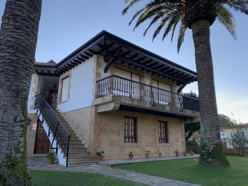 Foto 327bc3e6-9a22-464d-b331-895e93873844. Casa amb aparcament a Arnuero