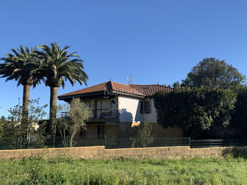 Foto 3e9faa9f-f173-43d7-b971-26a3d41d051f. Casa amb aparcament a Arnuero