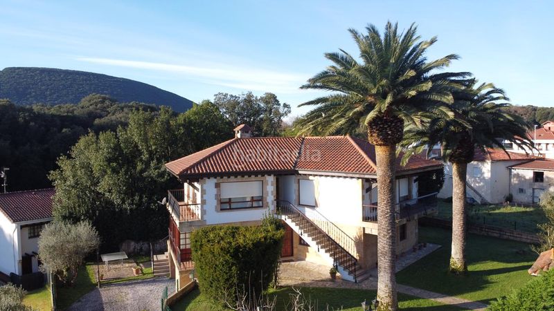 Foto 6a696a7d-7b96-4f49-a75c-76b61f4eb30d. Casa amb aparcament a Arnuero