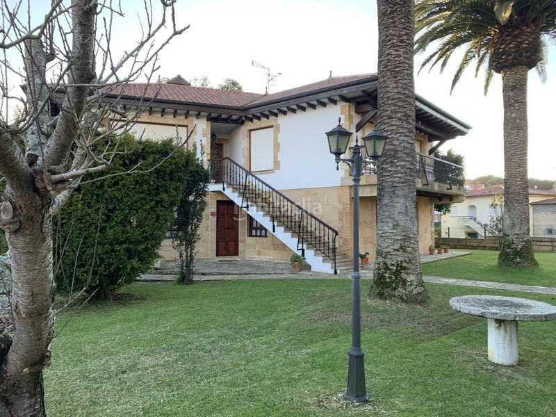 Foto 97638f64-b014-4cf9-9997-5ebe85ec021a. Casa amb aparcament a Arnuero