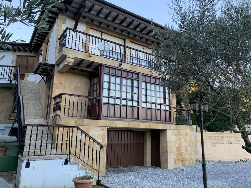 Foto b1419f6b-a959-47c0-a341-5b49c261cc6e. Casa amb aparcament a Arnuero