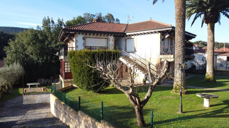 Foto e2811a06-9ff2-43d5-aa6a-913162e88fb1. Casa amb aparcament a Arnuero