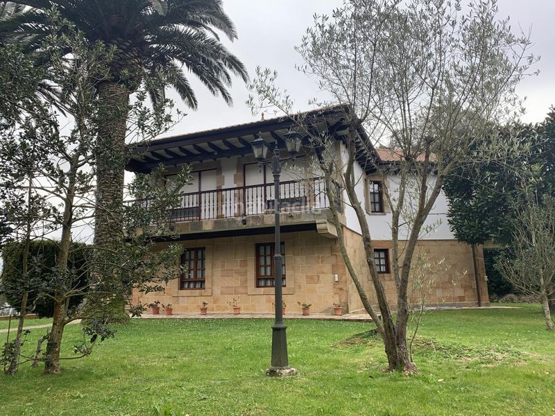 Foto e2e7157e-cf8c-47e4-bb74-a44126faae66. Casa amb aparcament a Arnuero