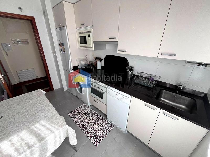 Foto 5c957cd2-167a-4b94-8c19-d978af39b822. Etagenwohnung mit parking pool in Helgueras Noja