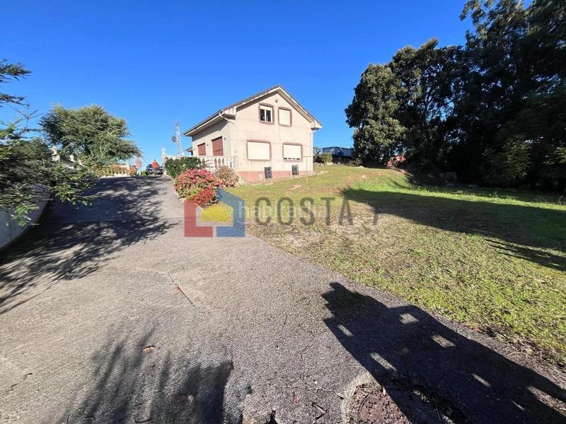 Foto 543a7db3-47b0-45e2-ae1d-d7c2084eeeae. House with parking in Cuchía Miengo