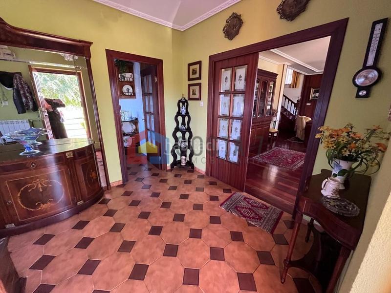 Foto 990788a0-100e-4f91-866a-4409a1ee60ce. House with parking in Cuchía Miengo