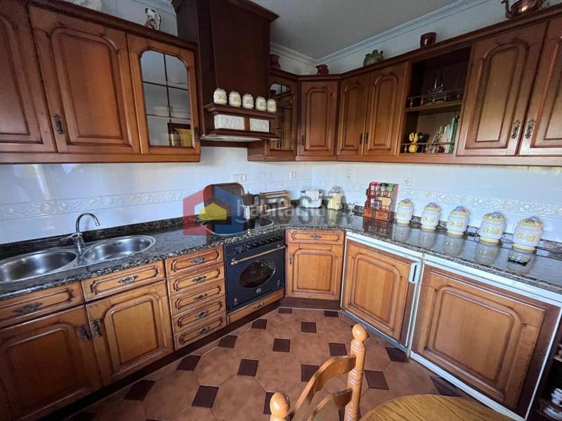 Foto c831a51b-782c-4b74-b6e0-31dc8e5d863e. House with parking in Cuchía Miengo