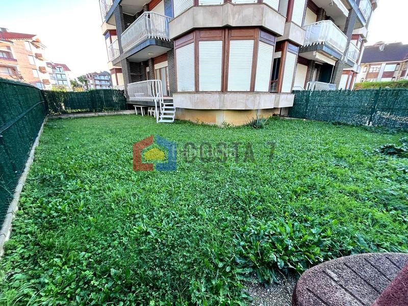 Foto 0ee4a2df-9164-46f4-b667-6654fbdfb571. Ground floor with parking in Ris Noja