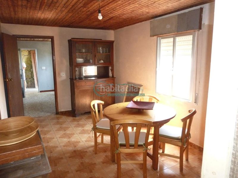 Foto 6294a5da-5427-4e76-97c4-f61cd3b91d45. Haus mit heizung in Covelo (O)