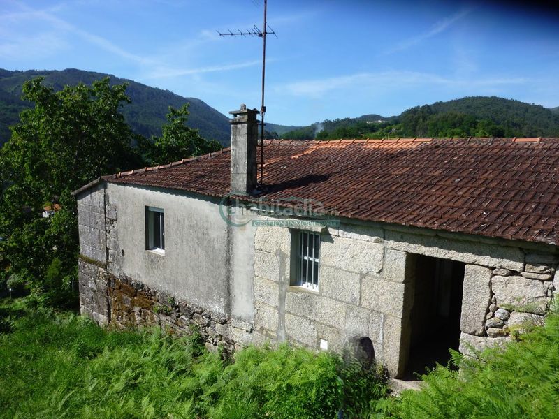 Foto 9f248783-8424-4620-8232-354e5175643d. Haus mit heizung in Covelo (O)