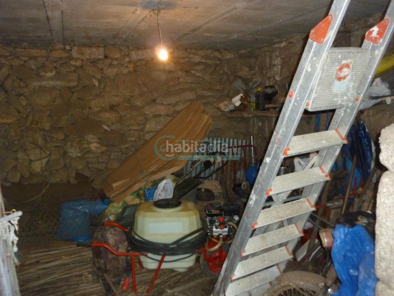 Foto bd6a3943-4d3e-4667-922f-03e82c335de0. Haus mit heizung in Covelo (O)