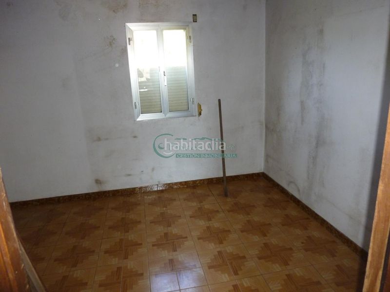 Foto eb5f90ff-1a77-4f72-9121-e35a8565e7bf. Haus mit heizung in Covelo (O)