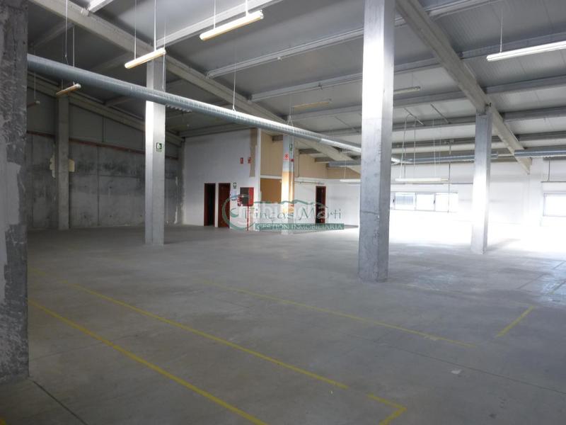 Foto 0f476d9a-1eec-4aca-b415-48b503618bdf. Bâtiment à usage industriel dans Valadares - Beade Vigo