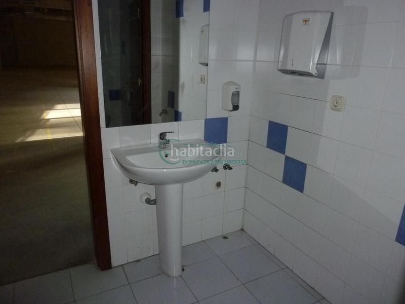 Foto b21c99e0-2038-4f60-9a1b-a0431bf2601d. Bâtiment à usage industriel dans Valadares - Beade Vigo