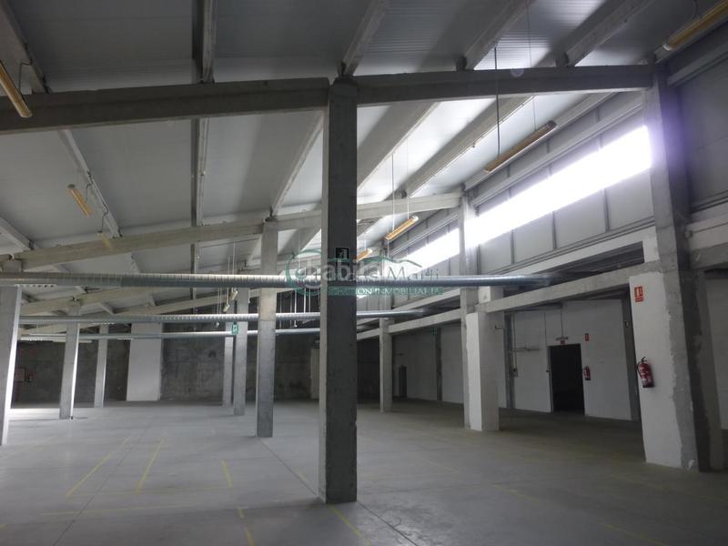 Foto e4bd4aa9-b8e0-4e49-a1c8-204844f56018. Bâtiment à usage industriel dans Valadares - Beade Vigo