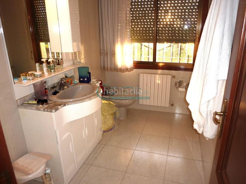 Foto 055b88dc-5cd7-48a7-b961-01a19d2b3ba7. Casa amb calefacció aparcament a Bembrive Vigo