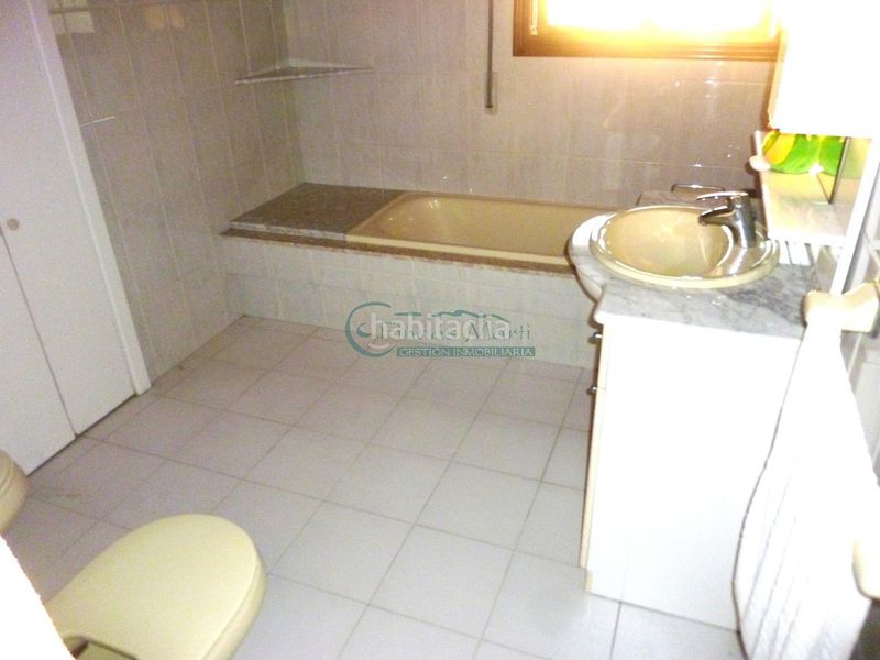 Foto 24d88a88-0723-4b66-89af-7cbf1a3d6870. Casa amb calefacció aparcament a Bembrive Vigo
