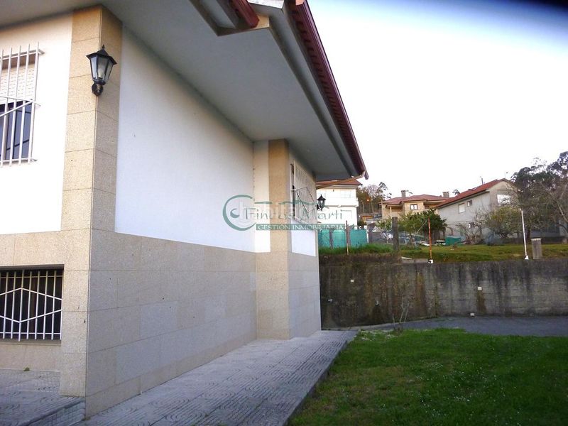 Foto 3b357461-cf33-4b35-ad57-ad7b0704b042. Casa amb calefacció aparcament a Bembrive Vigo