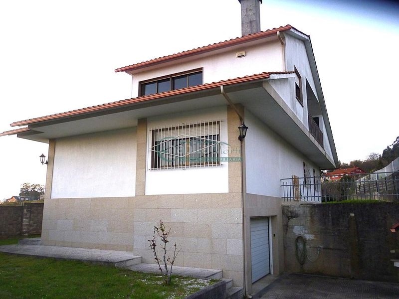 Foto 913f40e0-d554-4ba2-8e47-431878cb03e0. Casa amb calefacció aparcament a Bembrive Vigo