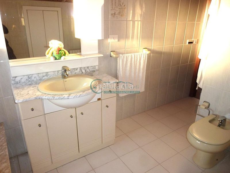 Foto 99f31823-8768-495c-a4e8-5c01021dd07b. Casa amb calefacció aparcament a Bembrive Vigo