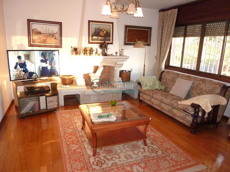 Foto b87c6dd6-06fa-4e0e-8a97-e3f7262146c9. Casa amb calefacció aparcament a Bembrive Vigo