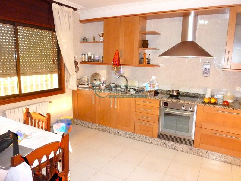 Foto dfaec185-aedb-4ea6-be3f-bc5c1c92af35. Casa amb calefacció aparcament a Bembrive Vigo