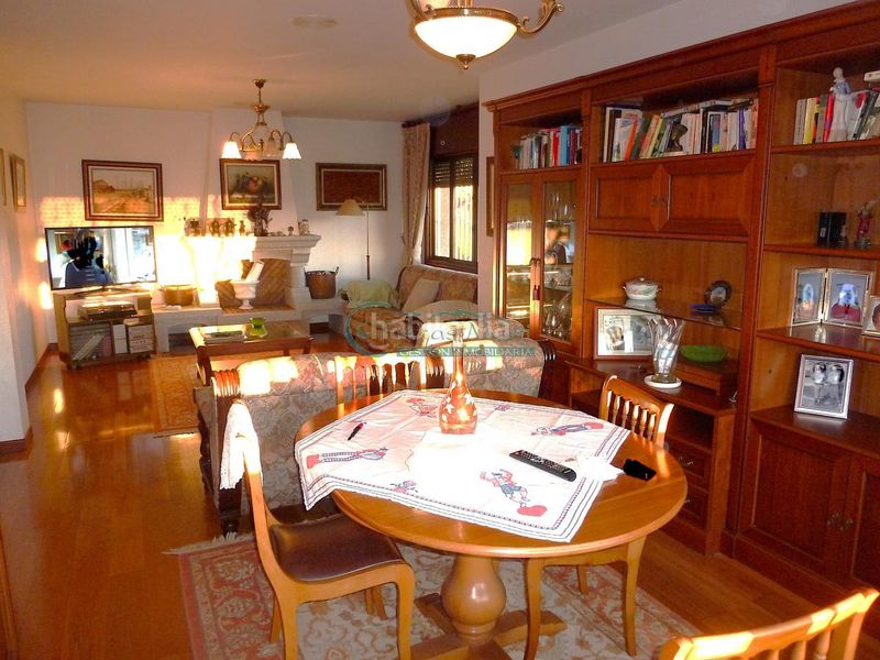Foto e5c0a627-e778-4110-ad4b-76347330ccd7. Casa amb calefacció aparcament a Bembrive Vigo
