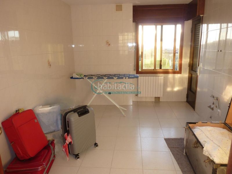 Foto e71e51cf-809a-4a14-9f16-27c26d35cb0a. Casa amb calefacció aparcament a Bembrive Vigo