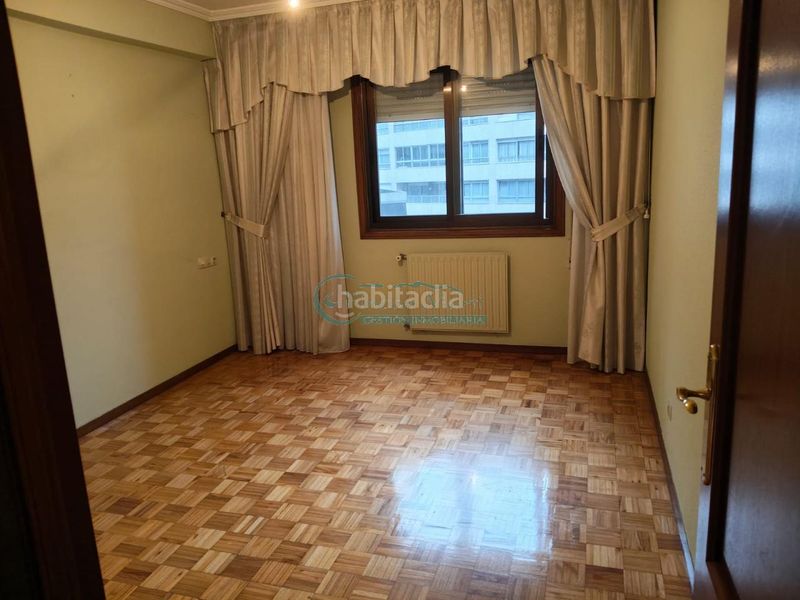 Foto 77adb225-7588-4ae9-971e-0b0a7f1c26d3. Piso en Plaza España - Corte Inglés Vigo