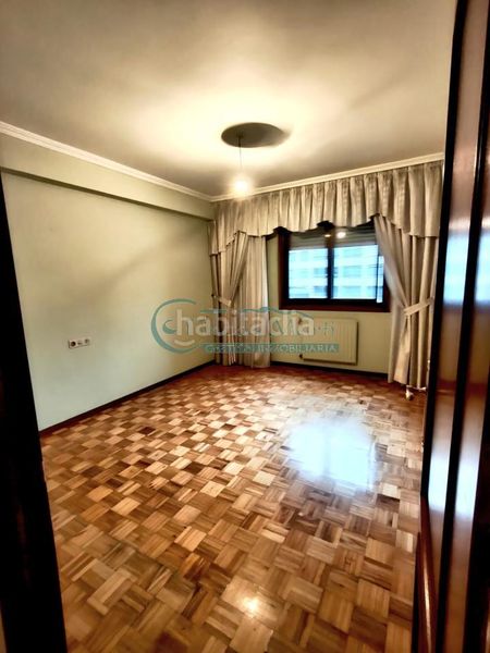 Foto fc813d1e-0aa0-440d-8ce4-933abe8920e6. Piso en Plaza España - Corte Inglés Vigo