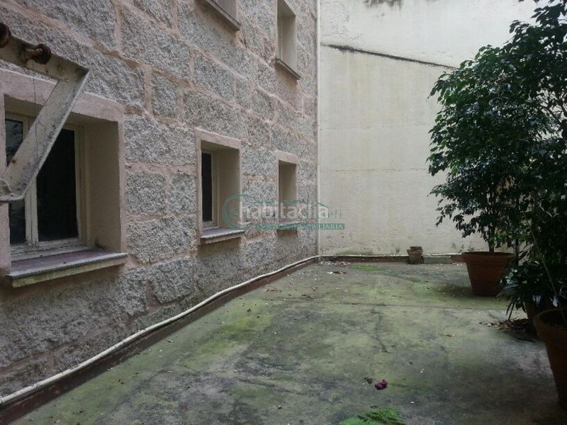 Foto c73257d9-ca45-4c9a-8248-0657b02b6f01. Planta baixa amb calefacció a Plaza España - Corte Inglés Vigo