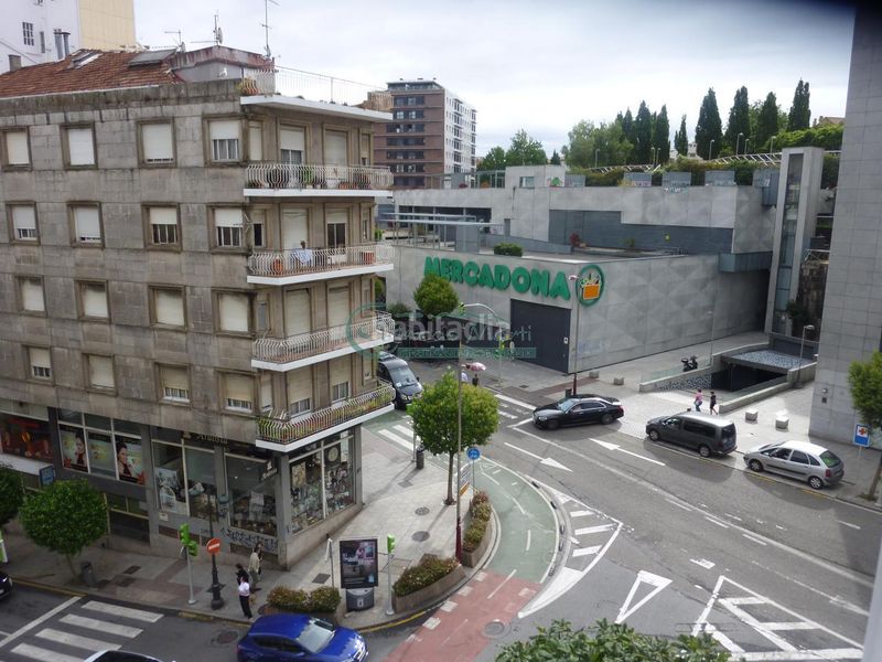 Foto ab6bd323-7f47-46ac-82d0-d7e94e690e02. Piso en Plaza España - Corte Inglés Vigo