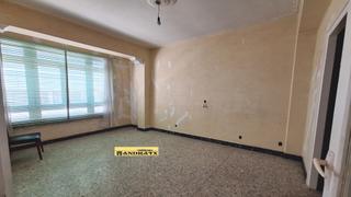 Appartement à Centro. Primer piso para reformar en el centro