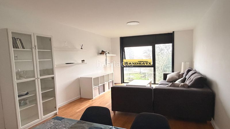 Foto 063bd9f9-d1b9-4b9b-8042-db0930deb10c. Rent flat with heating parking pool in Ares