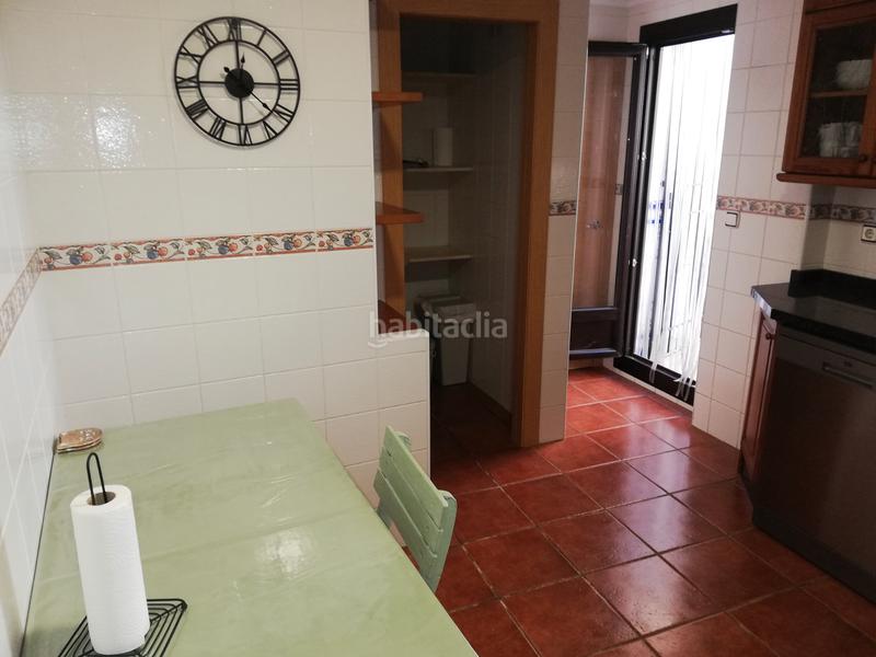 Foto 3bccbbfd-80e5-4a60-b5f2-2fc65afcca2d. Casa pareada casa situada en casco histórico con patio en Almansa