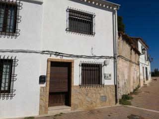Casa pareada  Calle del castillo. Casa situada en casco histórico con patio