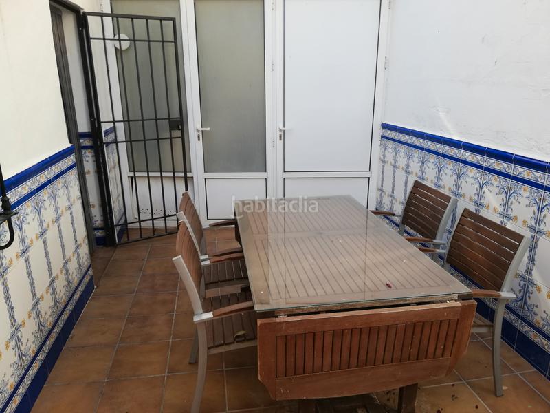 Foto c8e7e971-b8cf-4194-8d55-cfcb3f0ea077. Casa pareada casa situada en casco histórico con patio en Almansa