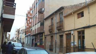 Casa pareada en Calle de mendizábal 38. Casa para rehabilitar en el centro de almansa