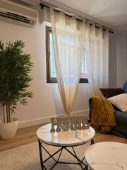 Pis  Calle alpera. Piso reformado en planta baja de tres habitaciones.