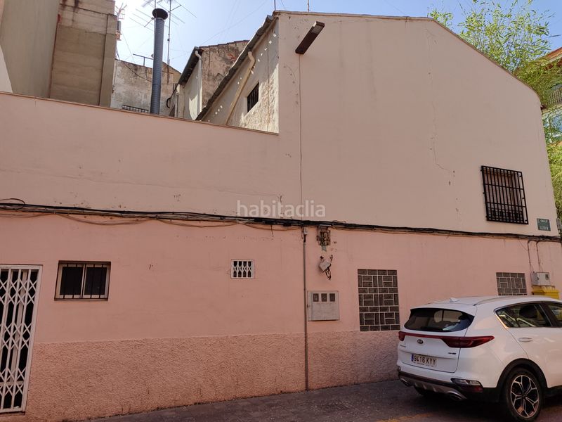 Foto 0214b91f-ff43-4fcf-937d-a661433a20e3. Casa adossada a Almansa