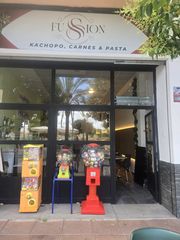Umzug Geschäftsraum in Avenida herminio almendros 68. Local para restaurante en traspaso con terraza.